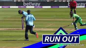 England v Ireland: Simi Singh suffers dreadful run out
