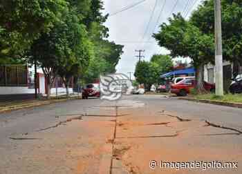 Hundimientos en calles de Acayucan por fugas y reparaciones de CAEV - Imagen del Golfo
