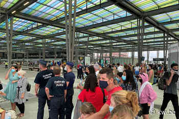 Vertragingen bij NMBS zorgen voor chaos in station Oostende, politie massaal ter plaatse