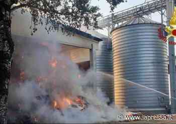 Modena, incendio alla Fattoria Hombre: in fiamme decine di rotoballe - La Pressa