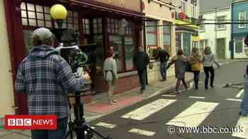 Coronavirus: Pobol y Cwm filming on hold over 'funding row'