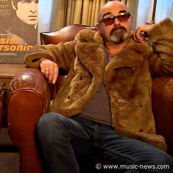 Paul 'Bonehead' Arthurs recalls dwarf stage invasion at Oasis gig