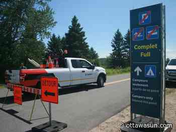 Gatineau Park parking lots fill up fast for popular spots - Ottawa Sun
