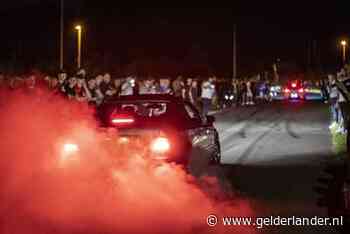 Honderden auto’s bij spontane carmeeting in Enschede: ‘Dit is bij ons in Duitsland onmogelijk’