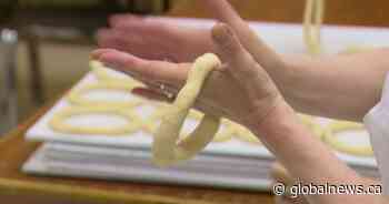 Drive-thru spudnuts, candy apples coming to Saskatoon this summer - Global News