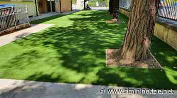 Nuova copertura con speciale prato d'erba sintetica per giardino scuola primaria De Amicis - RiminiNotizie.net - rimininotizie.net