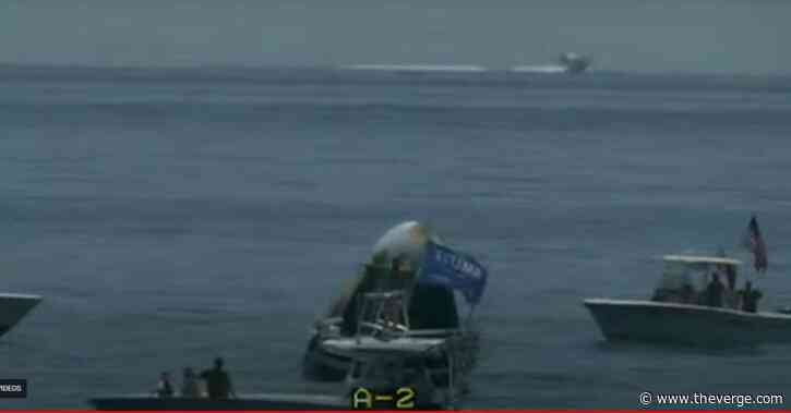 SpaceX capsule swarmed by boaters after successful splashdown