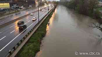 Flood warning issued for GTA, with rain, thunderstorms possible throughout the day