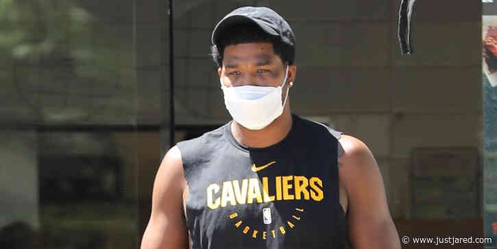 Tristan Thompson Grabs Some Pizzas in Calabasas