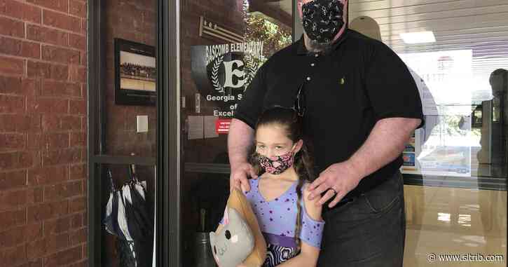 As school begins amid the pandemic, parents see few good options