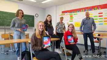 Vier Schülerinnen am Gymnasium Ganderkesee erhalten Tablet-Computer - noz.de - Neue Osnabrücker Zeitung