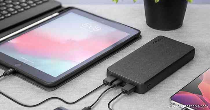 This portable power bank is on sale, can juice up your phone 6 times