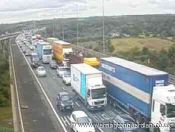 5 mile queues on M6 in Warrington as crane breaks down