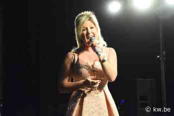 'Paraschol' begroet fans van artiesten in veilige bubbel op grasplein in Beernem - Krant van Westvlaanderen