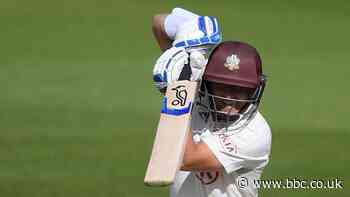 Surrey v Middlesex: Scott Borthwick leads hosts' resistance in London derby