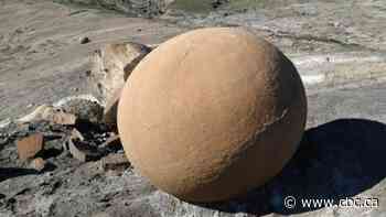 How these weird round rocks came to be on Canada's Arctic shoreline