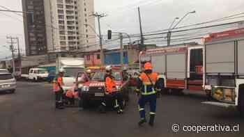 Iquique: Camioneta de bomberos chocó con vehículo de carga - Cooperativa.cl