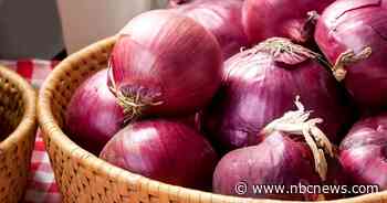 Red onions linked to salmonella outbreak across U.S., Canada