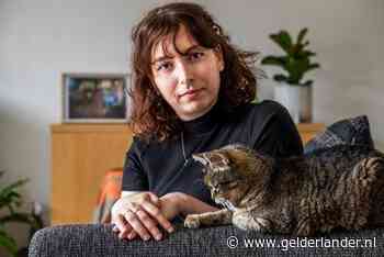 Pascalle (26) wordt huis uitgezet na overlijden van haar moeder: ‘Ik verlies niet alleen m’n moeder, maar heel mijn omgeving’