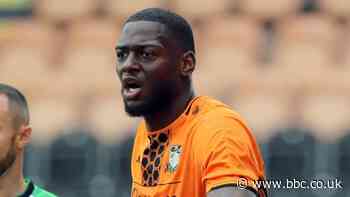 Ricardo Santos and Billy Crellin: Bolton Wanderers sign Barnet defender and Fleetwood Town goalkeeper