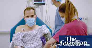TV tonight: twin doctors return to the wards to fight the pandemic