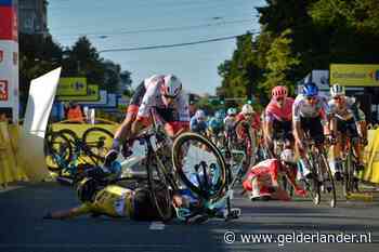 Afgrijselijke val Groenewegen en Jakobsen in massasprint Ronde van Polen