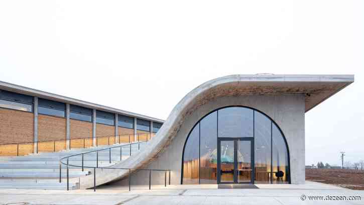 Lahofer Winery by Chybik + Kristof features undulating roof with amphitheatre