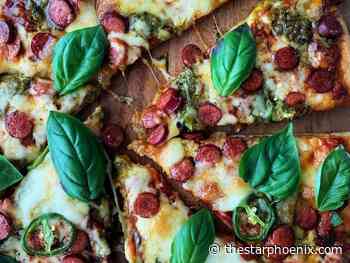 Food: Pepperoni pizza with basil and honey