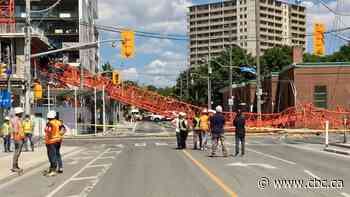 Nobody hurt after crane collapses onto downtown Toronto intersection