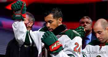 1st NHL player to kneel during national anthem will now raise his arm