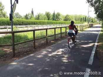 Posa del nuovo ponte ciclopedonale sul torrente Grizzaga, lungo la pista Modena-Vignola - Modena 2000
