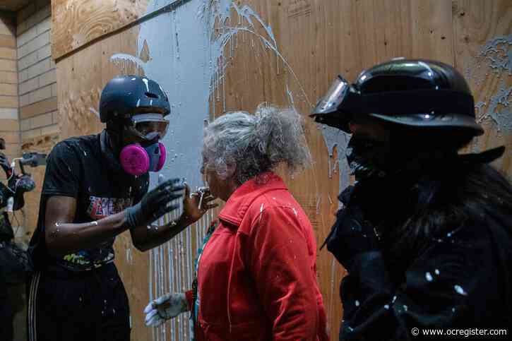 Portland protesters cause mayhem again, police officer hurt