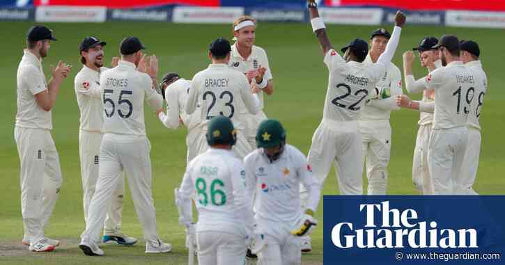 Stokes and Woakes drag England back into Test with late flurry of wickets