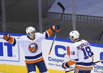 Islanders advance with 5-1 win over Panthers