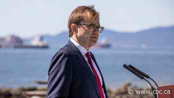 Federal environment minister supports giving N.W.T. a seat on oilsands oversight committee