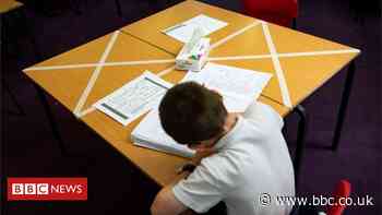Coronavirus: Face coverings advised in Republic of Ireland's secondary schools - BBC News