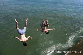 In Pictures: Sun-seekers soak up rays as temperatures soar - St Helens Star
