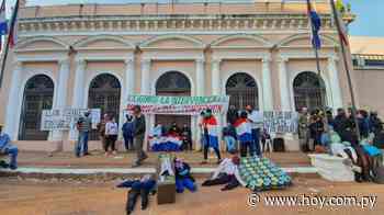 HOY / Manifestantes toman Municipalidad de Concepción y exigen su intervención - Hoy - Noticas de Paraguay y el Mundo.