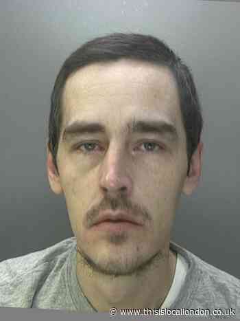 Police hunt man who escaped Roehampton psychiatric hospital