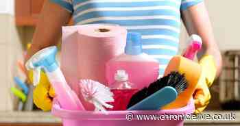 The two household items you should NEVER mix together when cleaning