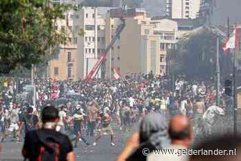 Protesten Beiroet: ruim 100 gewonden na inzet traangas, ministerie bestormd