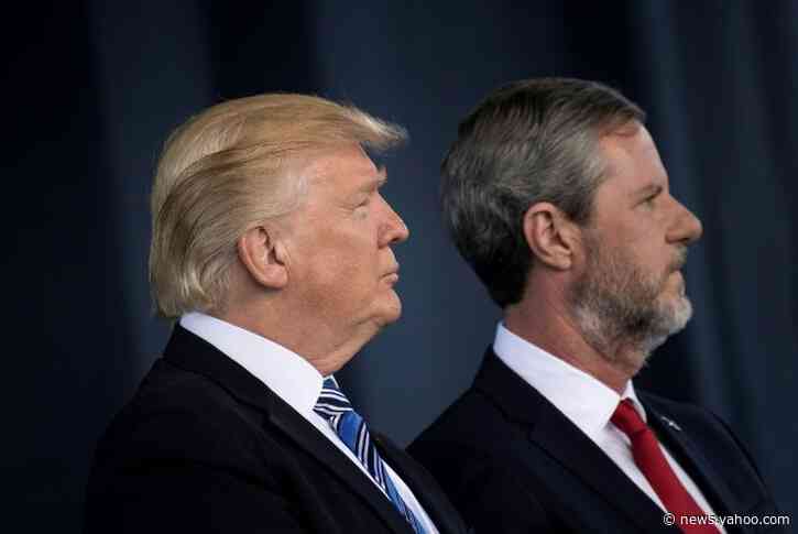 Head of US Christian college steps aside in flap over photo