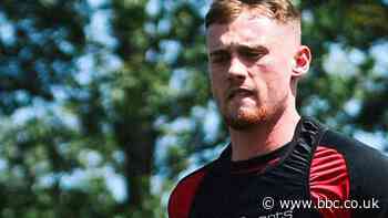 Robbie Cundy: Cambridge United sign Bristol City defender on loan