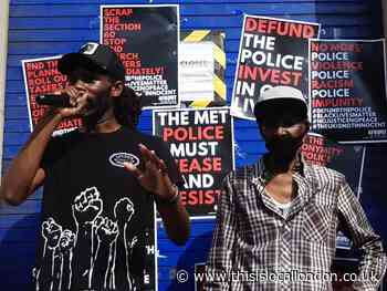 Wretch 32 joins protests at Tottenham police station