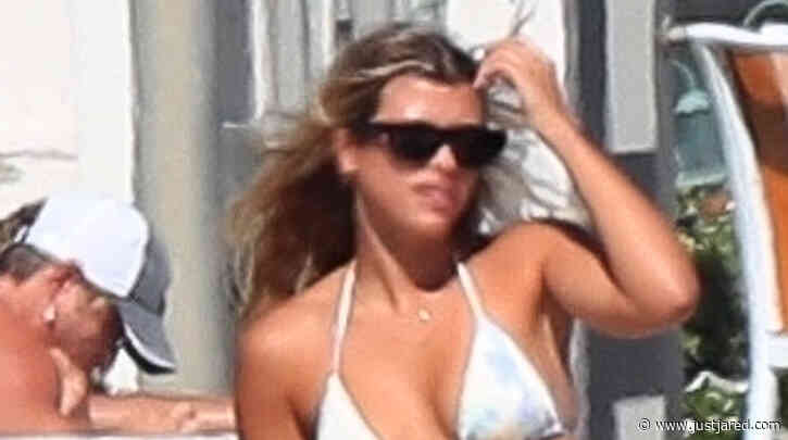 Sofia Richie Shows Off Super Toned Abs During Day at the Beach!
