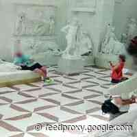 Tourist Fesses Up To Breaking Toes Off Canova Sculpture