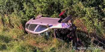 Schwerer Unfall auf der A1: Auto landet auf dem Dach – Fahrerin in Klinik - Hamburger Morgenpost