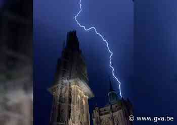 Video toont zeldzame blikseminslag op kathedraal van Antwerpen - Gazet van Antwerpen