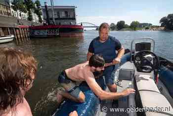 'Levensgevaarlijk wat jullie doen': Patrick haalt zwemmers uit de Arnhemse Rijn