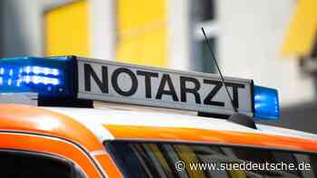 Zwei Menschen bei Traktorfahrt auf Feldweg verletzt - Süddeutsche Zeitung